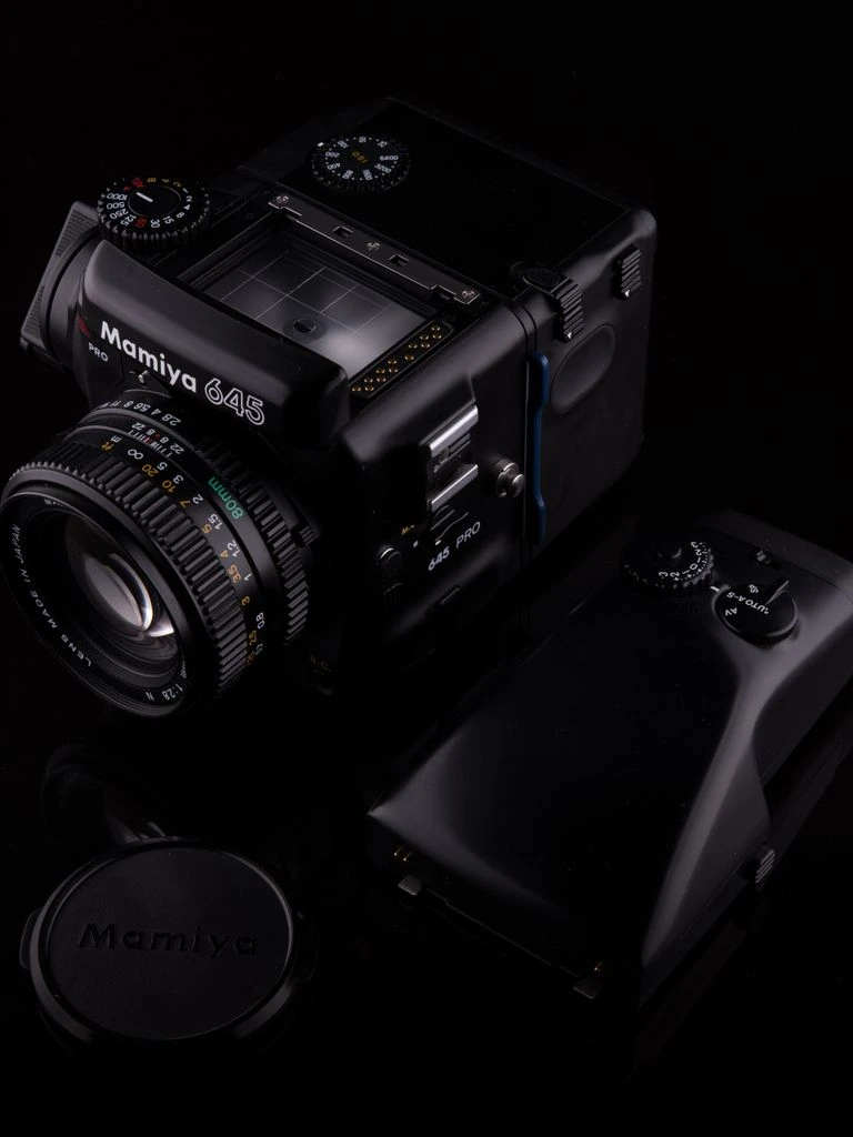 The APS Meridian 08 projector with short-throw lens, studio shot